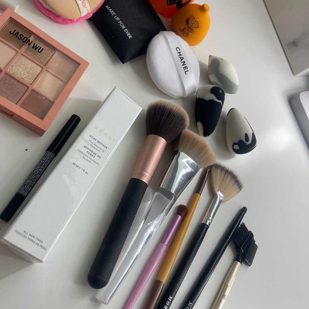 Makeup Brush Set with Pink and Gold Accents and Makeup Bundle - Picture 3 of 3